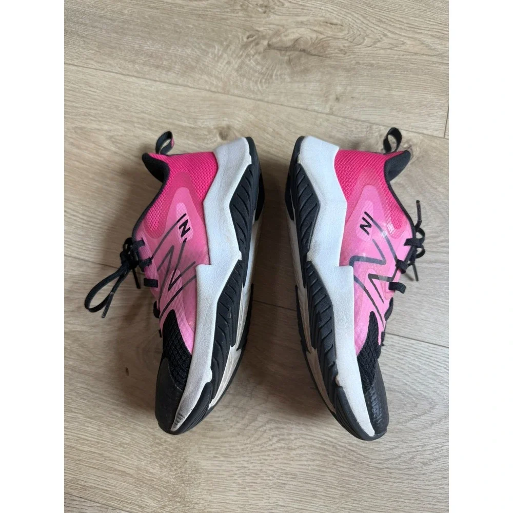 EUC Girls Shoes New Balance Kids Rave Run v2 (Big Kid) Pink and Black Size 1.5